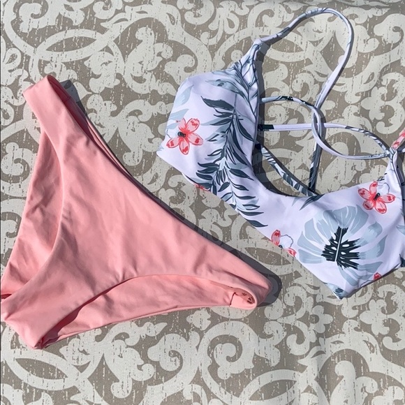 Tropical criss-cross low rise bikini swimsuit - Picture 2 of 5